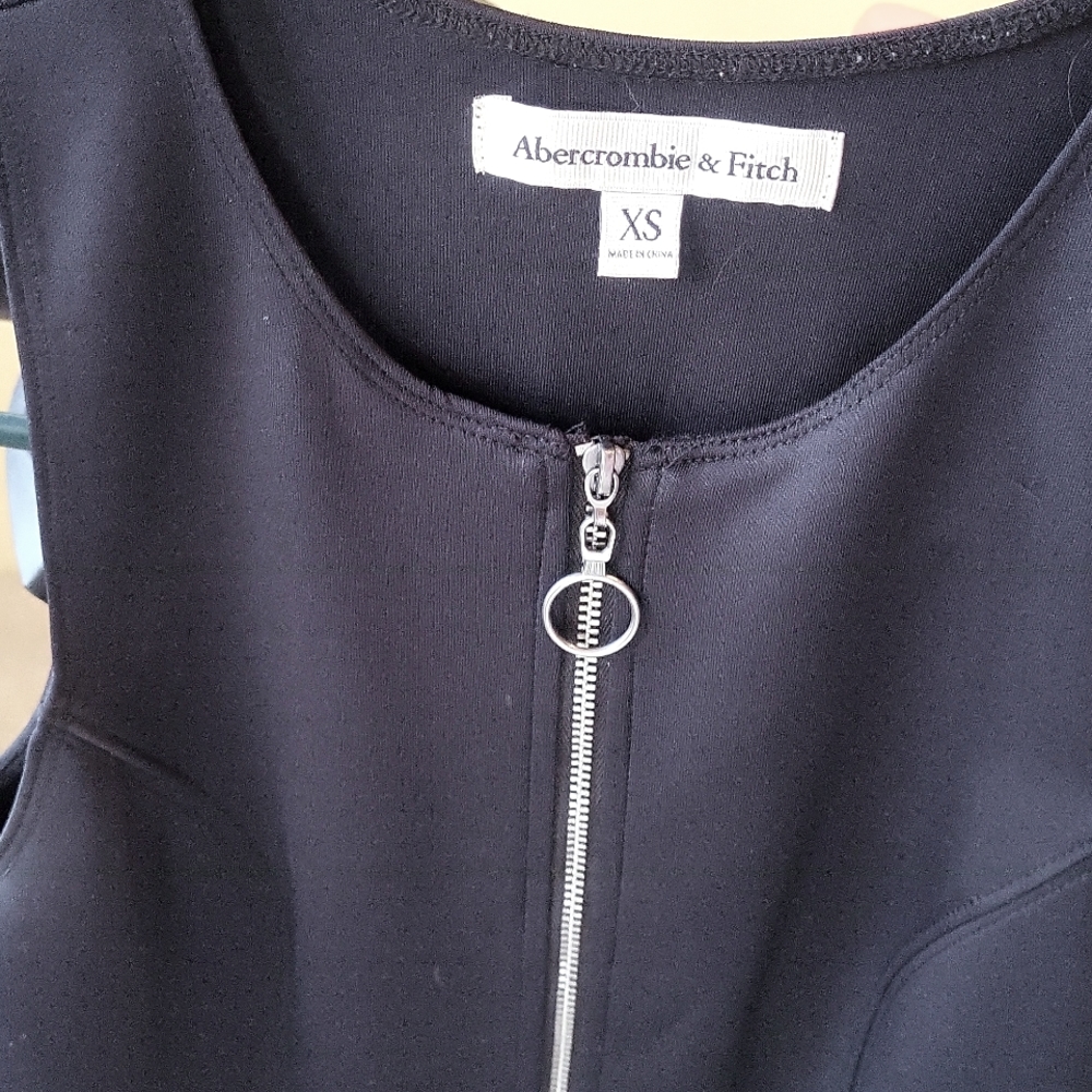 Abercrombie and Fitch xs casual dress. It has pockets!